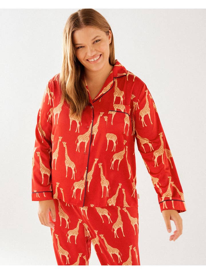 Rouge Ensemble de pyjama long à imprimé girafe rouge satiné en vente sur Faire