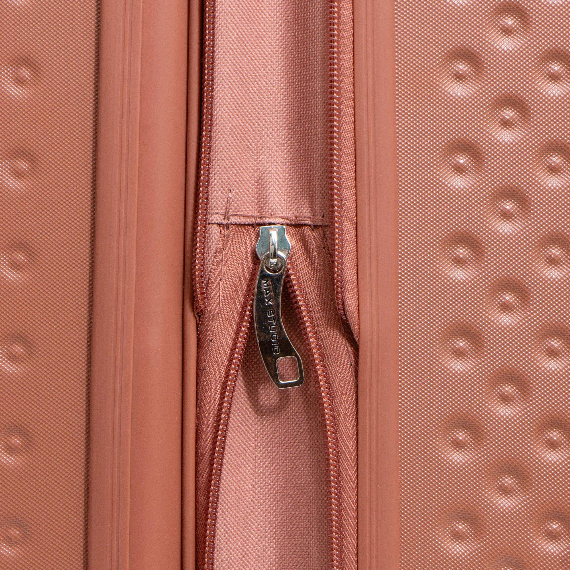 Magid - Wholesale Luggage - Max Studio Tonal Tufted ABS 2-Piece Hard-Sided Luggage Set34