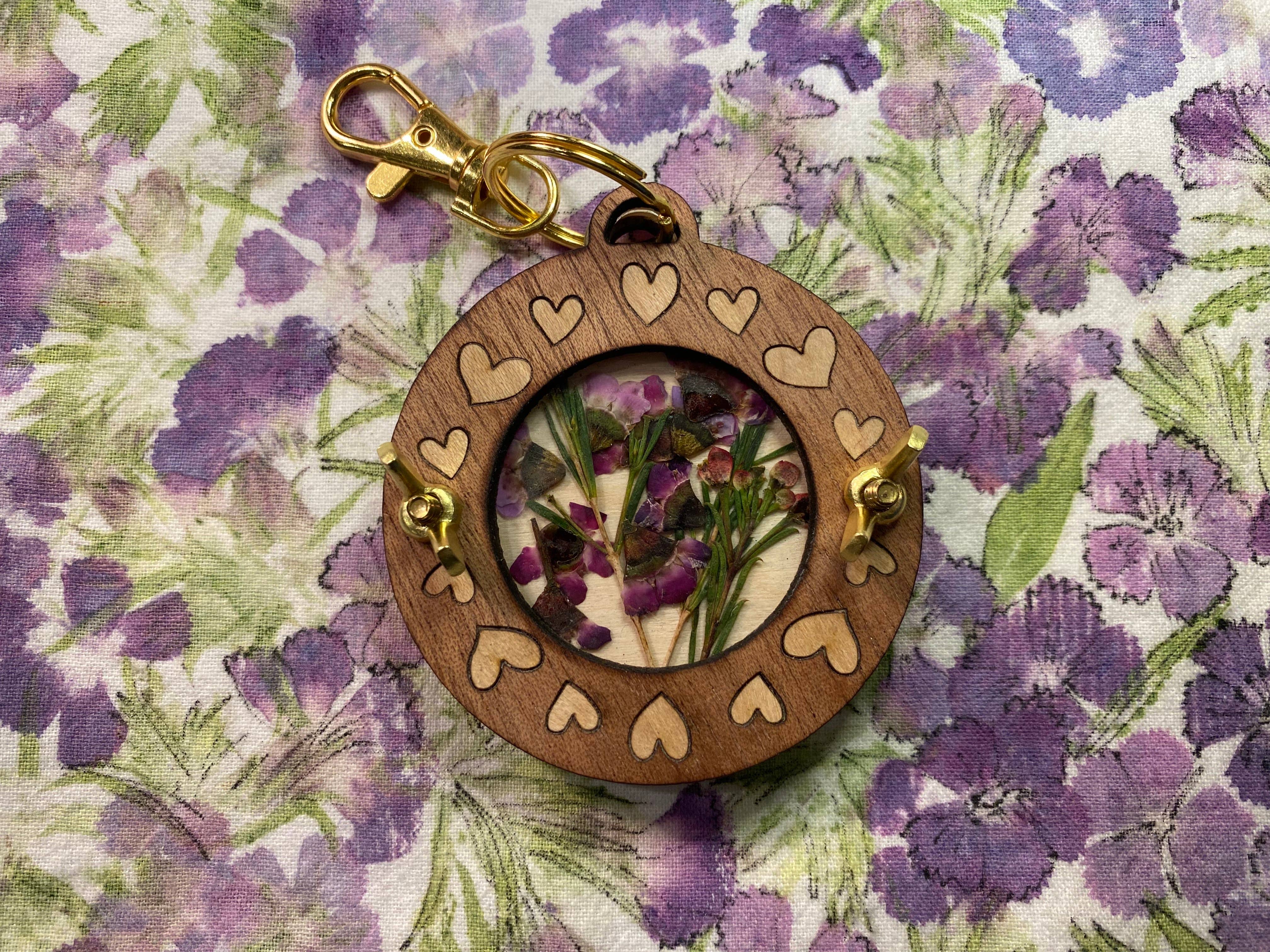 Holly Hills Lane - Wholesale Keychain – Women's - Mahogany Heart Pocket Flower Press Keychain with Oak Inlay3