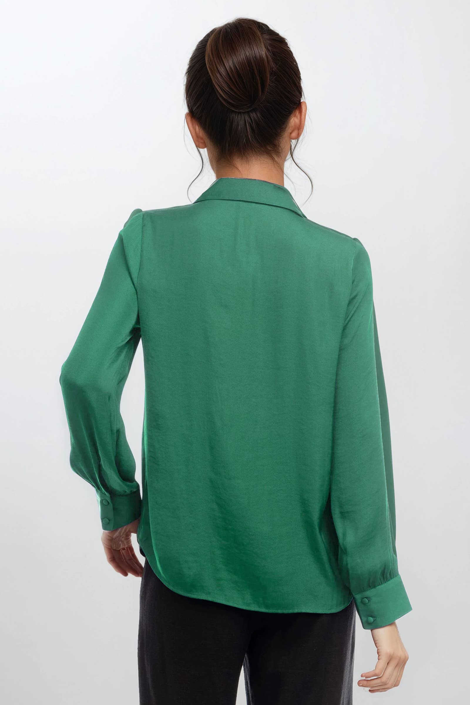 Naked Zebra - Vendita all'ingrosso Camicetta - Donna - Blusa Classica con Scollo a V e Bottoni - T14