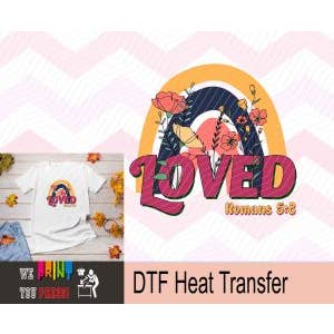 Elskede Romerne 5:8 DTF for engroshandel hos DTF Tee