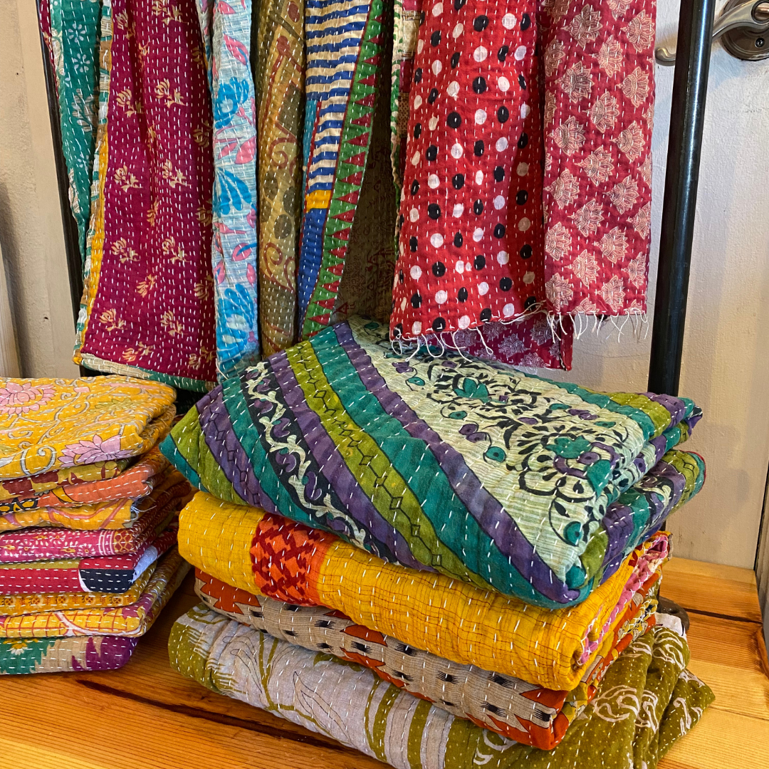 Seeds - Vente Écharpe – femme - Lot Kantha | Courtepointe, Écharpes et Saris Recyclés1