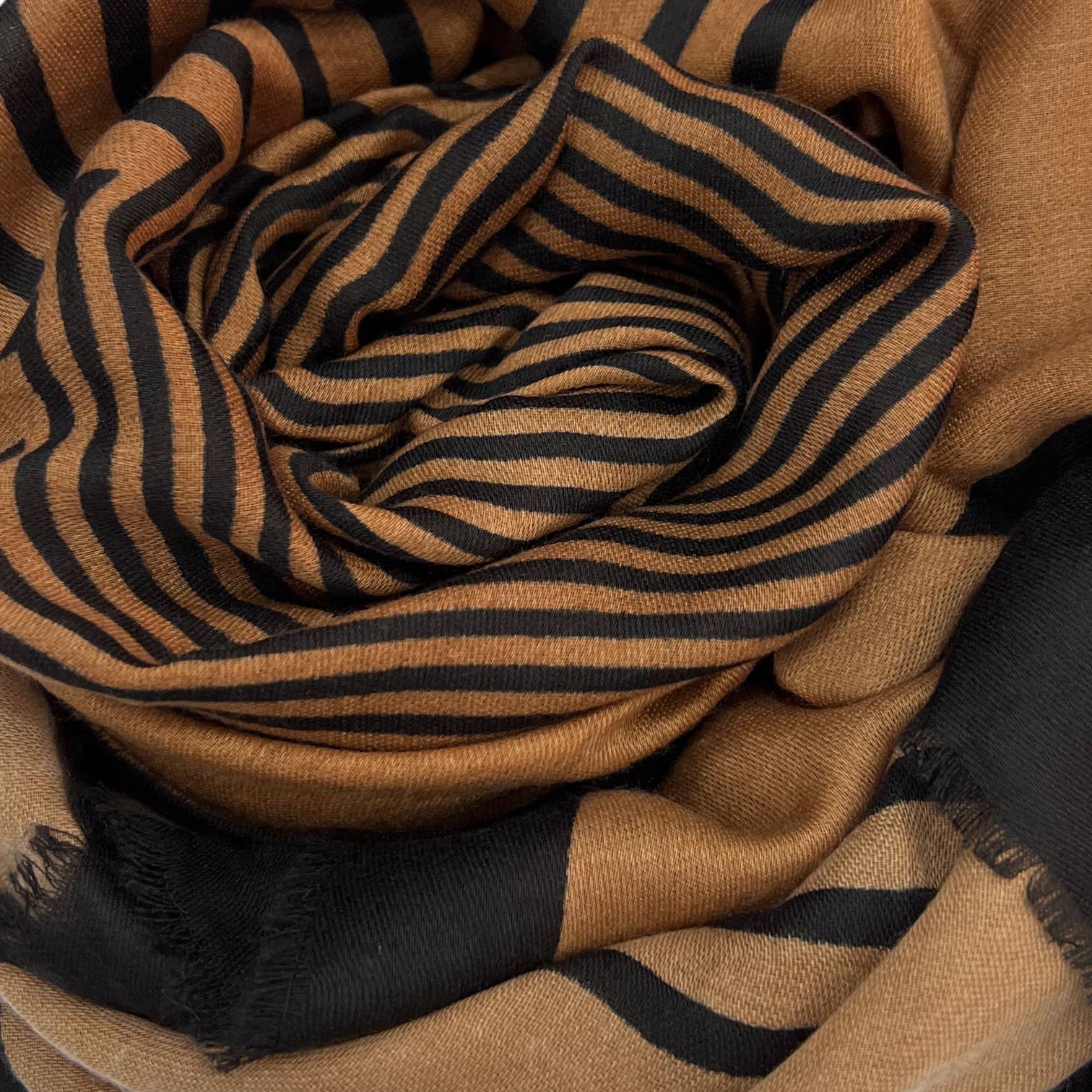 London Scarves - Wholesale Scarf - Women's - Big maze monogram printed scarf8