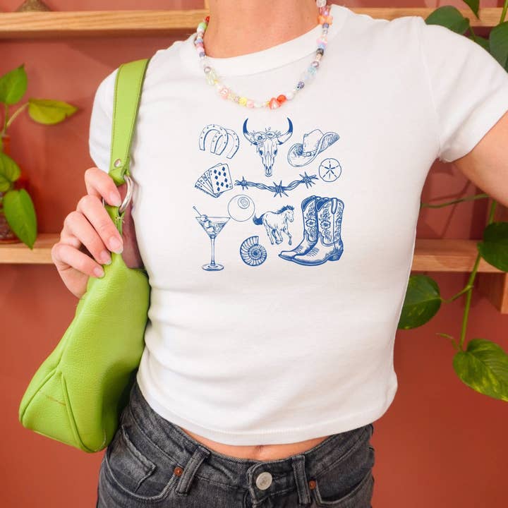 Haut court graphique de cowgirl occidentale Y2K Rodeo Baby Tee pour la vente par FizzCandy Designs