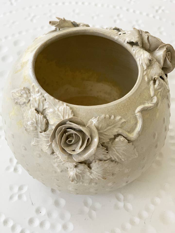 Sphere vase with ceramic roses for wholesale by RACHA