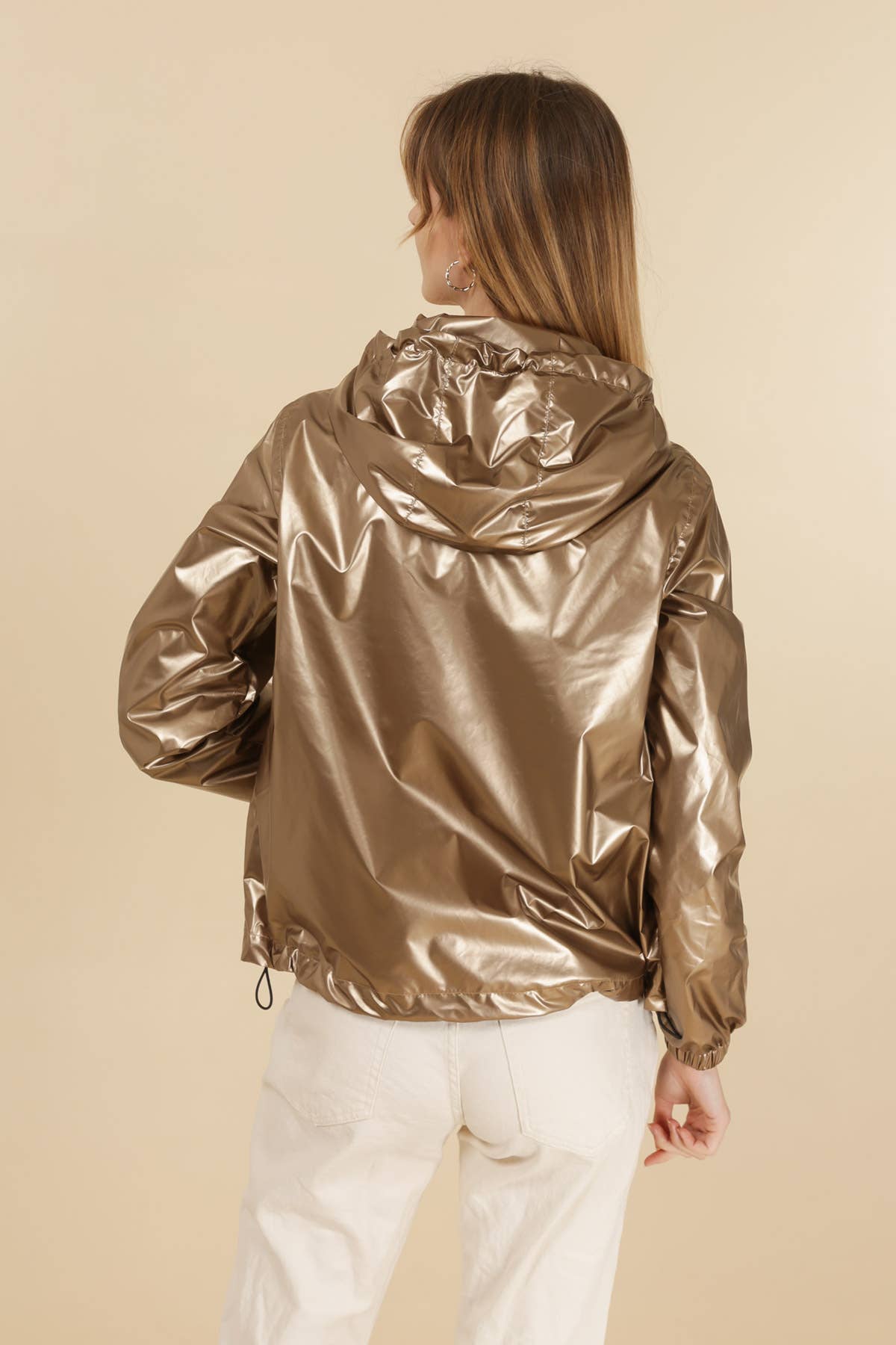 Attrait Paris - Vendita all'ingrosso Giacca antivento - Donna - Giacca corta antivento metallizzata con cappuccio e cerniera colorata15