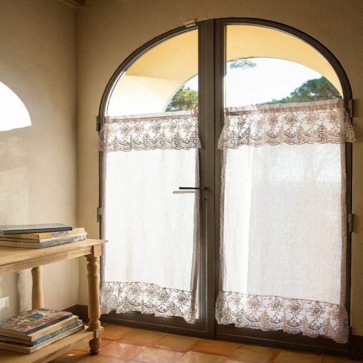 Paar Mantovana-Gardinen und Corinzio-Rüschen für den Großhandel von Chez Moi