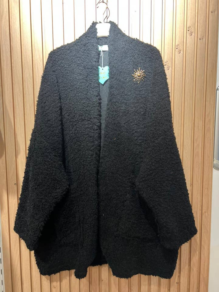 cfashion - Wholesale Outerwear Vest - Women's - large size fur vest with pocket and brooch