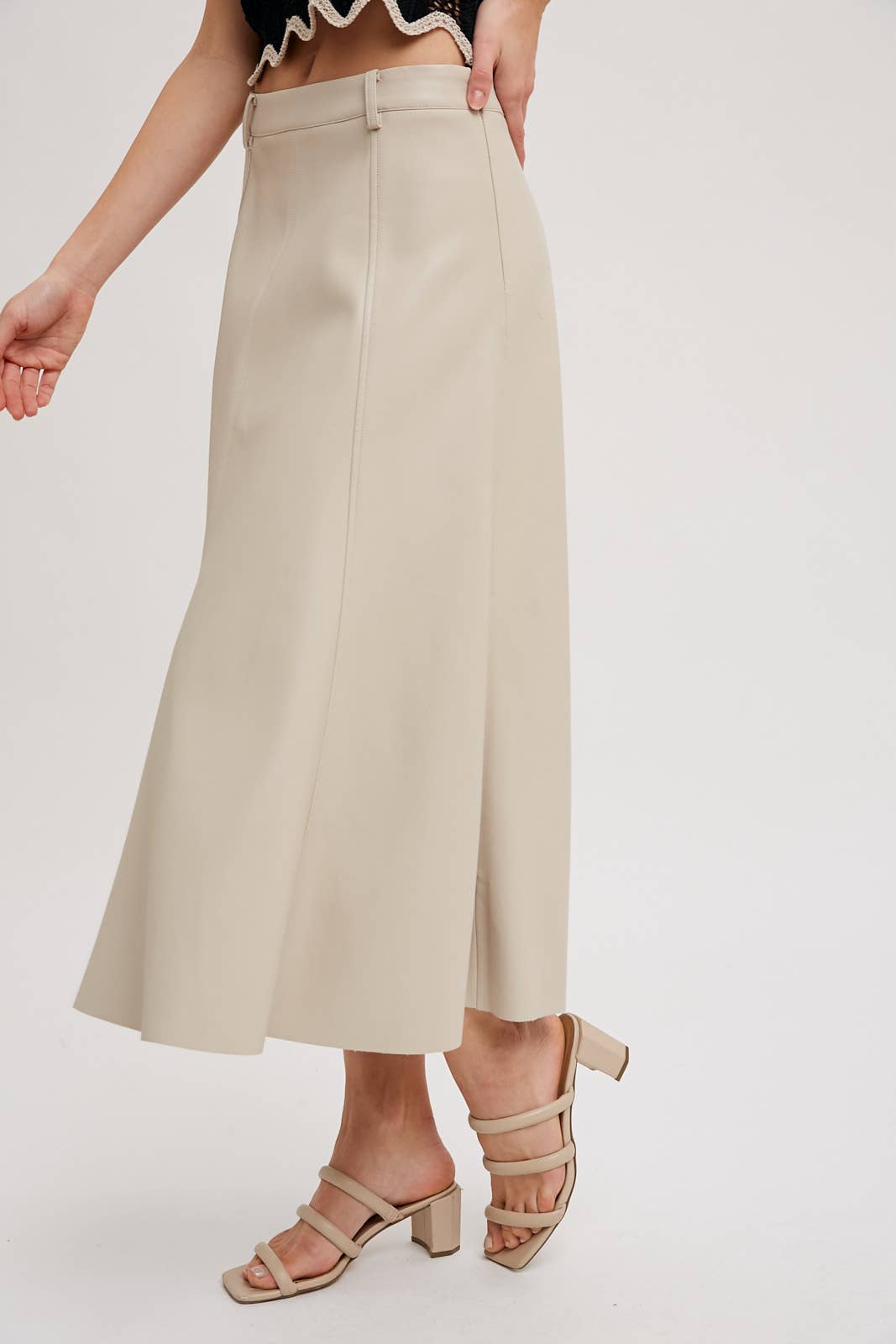 Bluivy - Wholesale Skirt - Women's - FAUX LEATHER FLARE MIDI SKIRT1