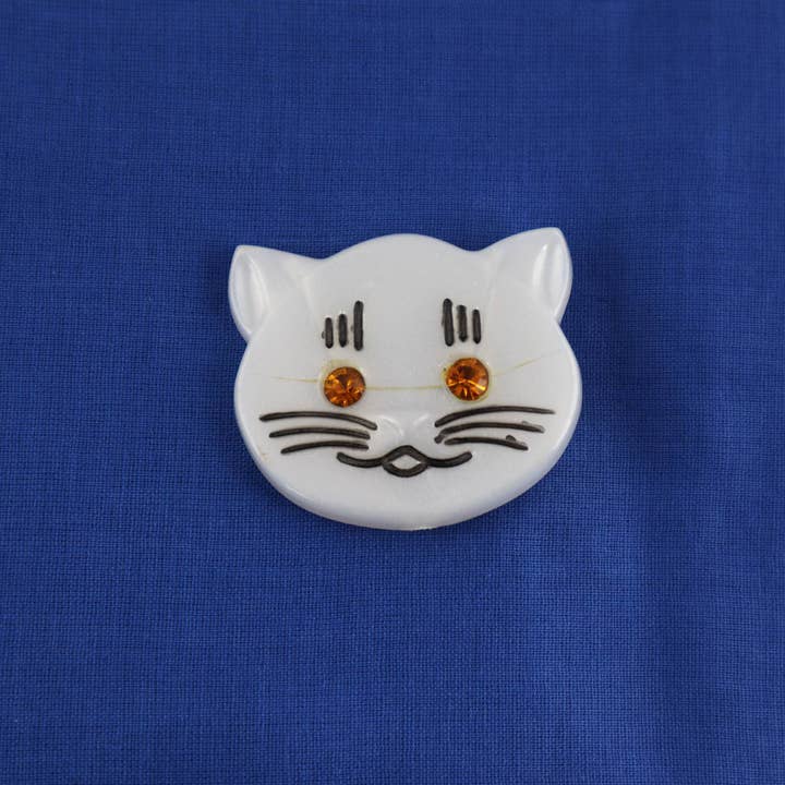 Tribal Trade GmbH - Wholesale Brooch - Cat Head Badge Orange DDR Lapel Pin6
