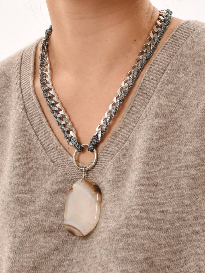 Short necklace with natural stone for wholesale by Victoria Moda