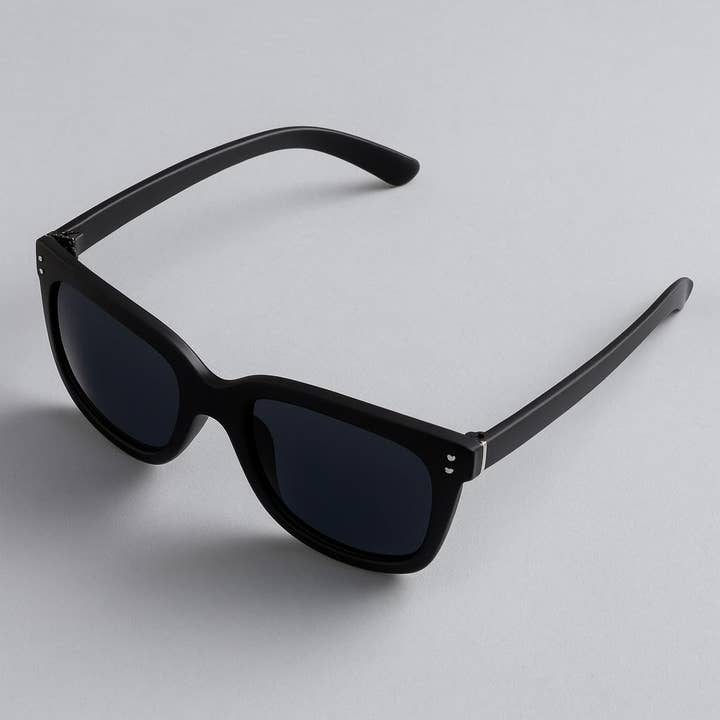 NHP International – wholesale Sunglasses – Women's – Matte black 'Distressed' sunglasses with dark tinted lenses 1