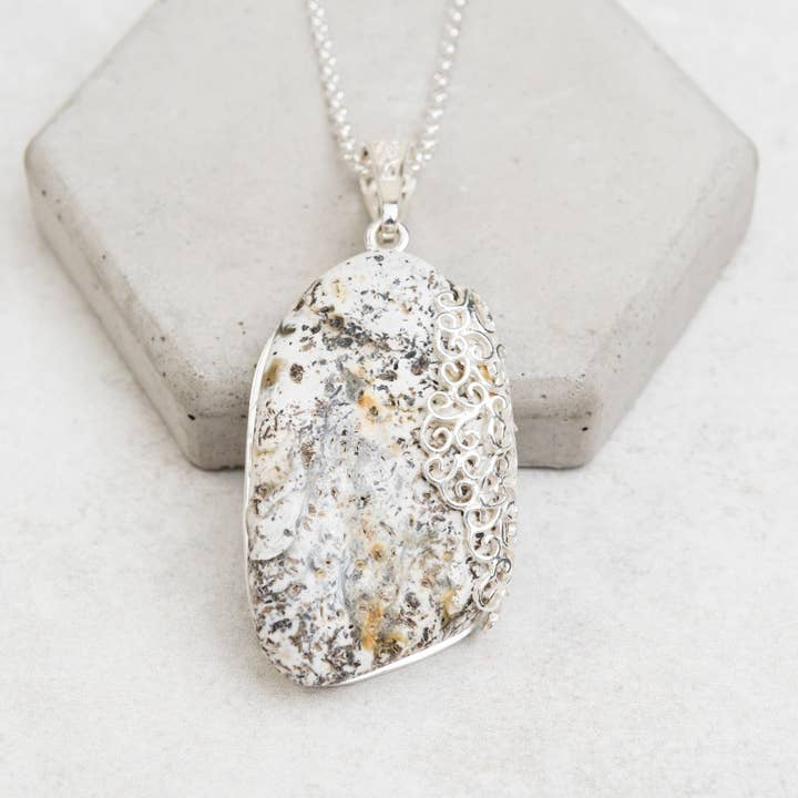 Pendentif en ambre bleu de la Baltique, ambre naturel, ambre brut pour la vente par Marcin Waryszak