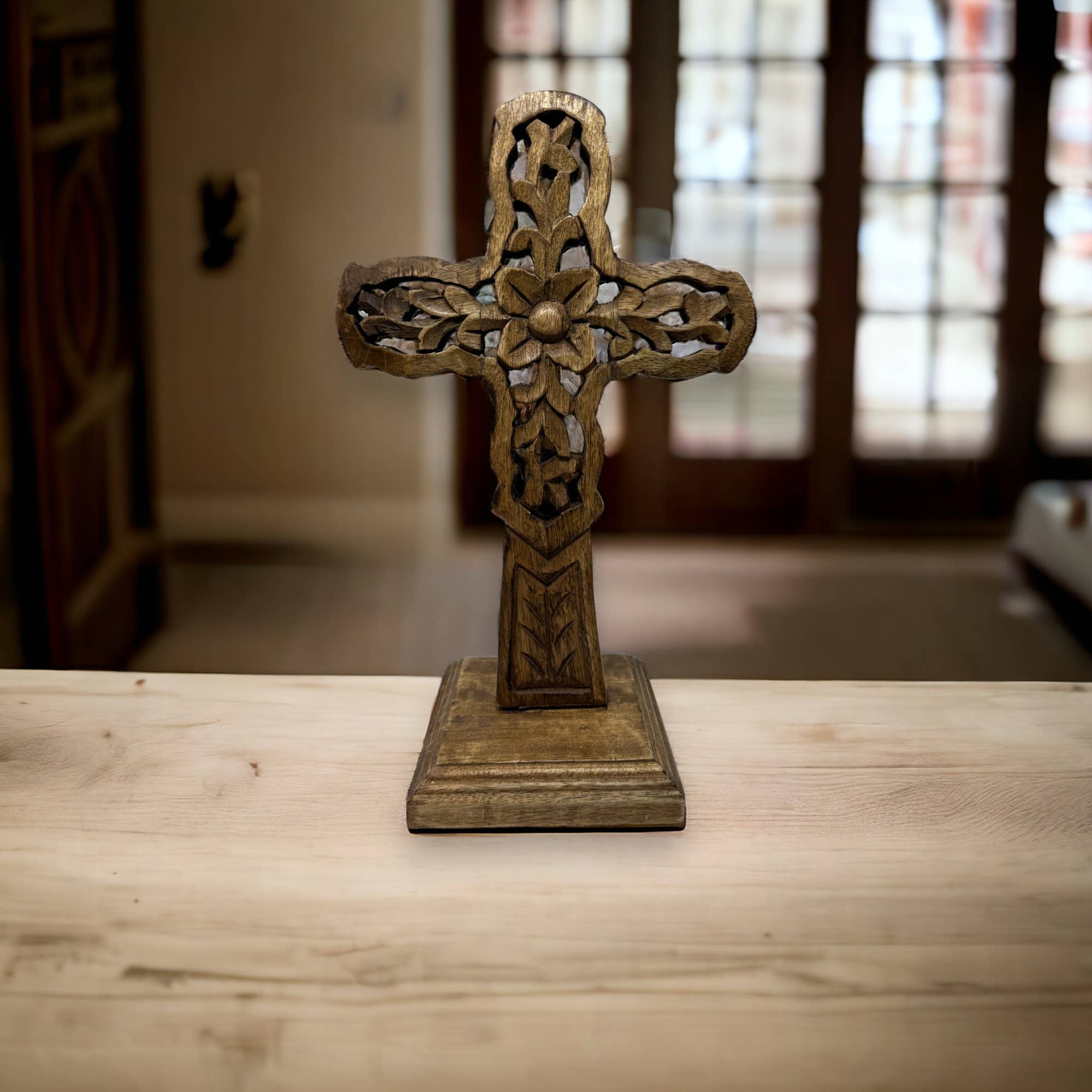 Wilco Home - Vente Décorations de table - Croix de table en bois sculpté à la main « Vineyard »2