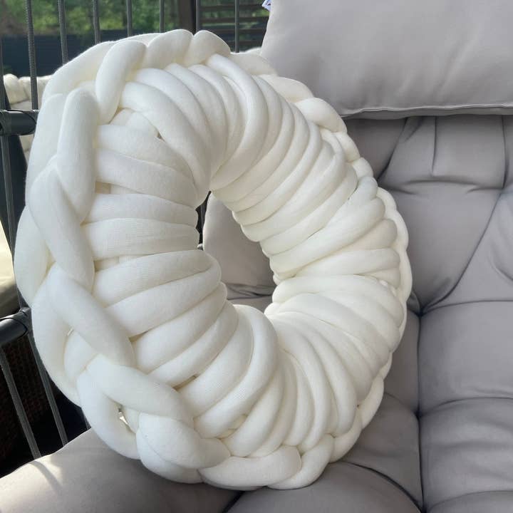 woolexperts - Wholesale Throw/Decorative Pillow - Chunky knit pillow Donut pillow round Vegan Chunky