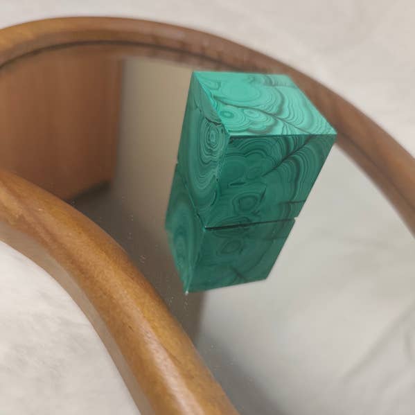 Kub i Malakit från Kongo 113 g för wholesale av Con Le Stelle