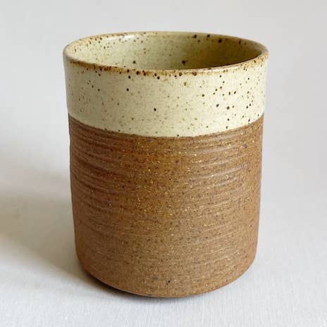 Rustik hvid keramisk tumbler håndlavet kop for engroshandel hos TerraKlay