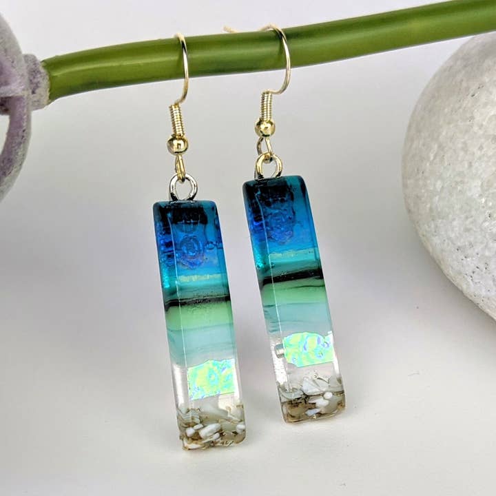 Orecchini pendenti Alcala Aquascape 1.5 Pacific Shimmer Beach per la vendita all'ingrosso da parte di Alcala Designs