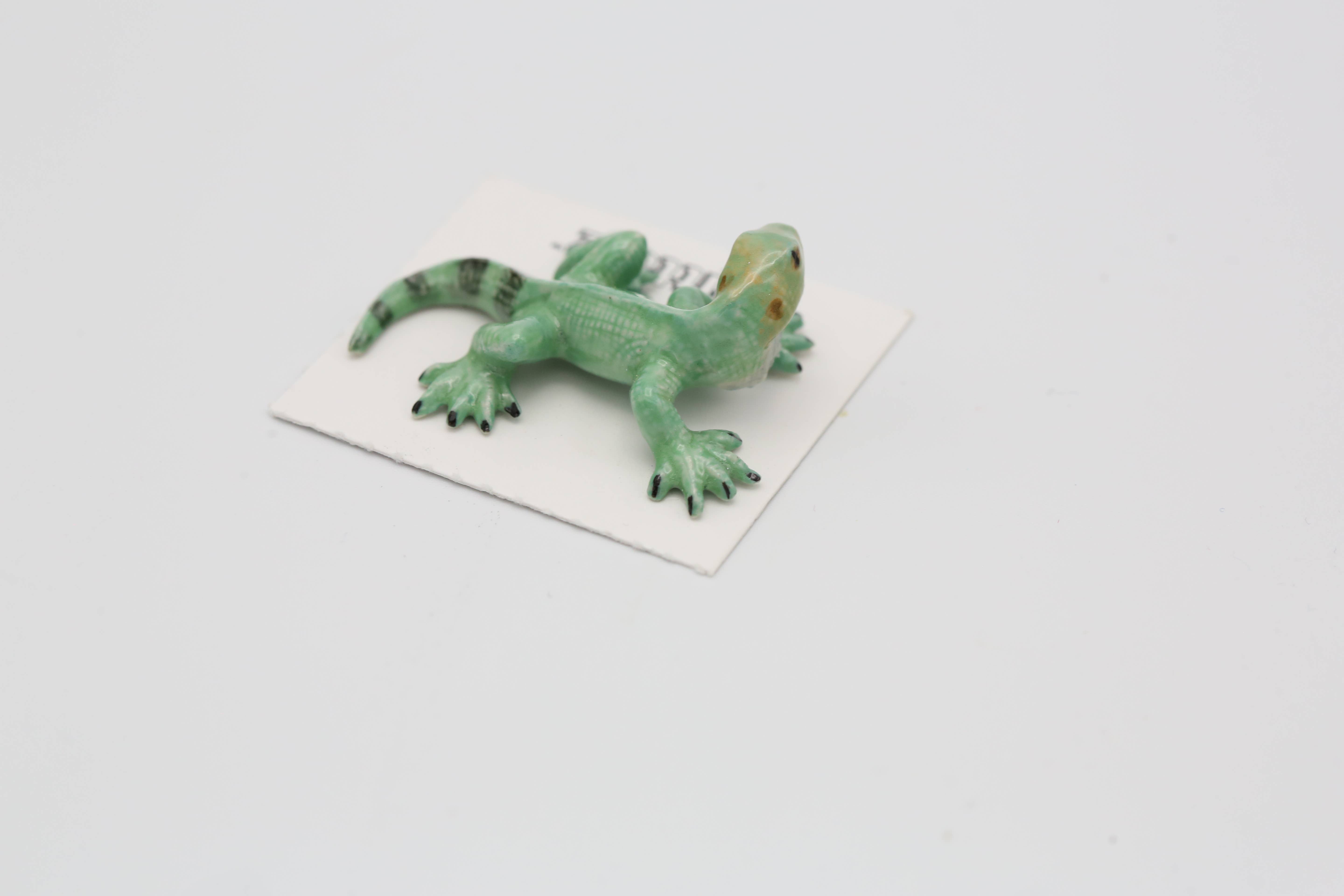 Little Critterz - Wholesale Decorative Figurine - Shred Green Iguana Porcelain Miniature1