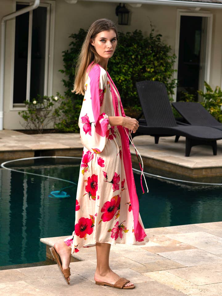 KIMONO FLEURI À MANCHES LONGUES pour la vente par Tolani