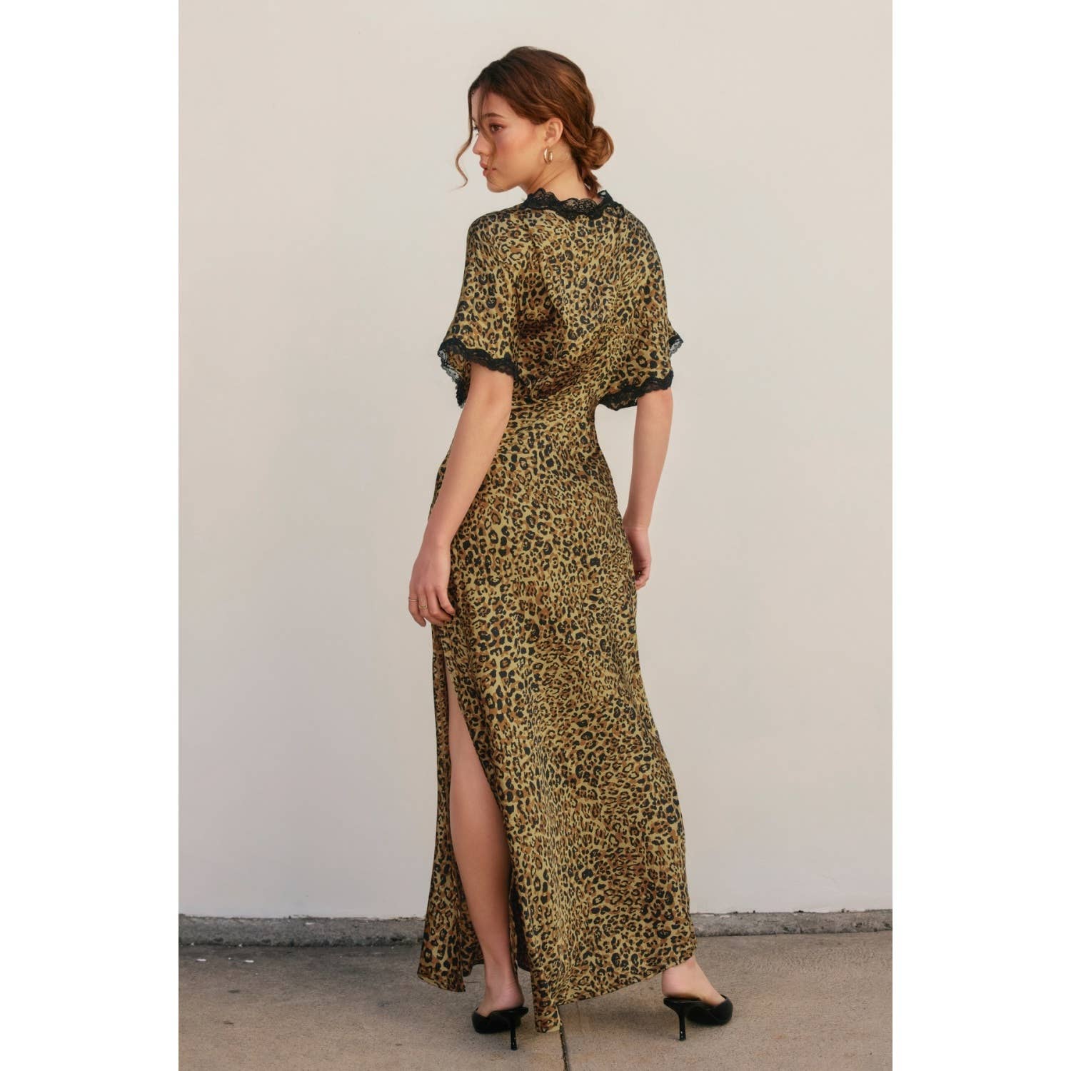 UMBER DOURADO Vestido Comprido de Renda Golden Kingdom para venda a revendedores na Faire2