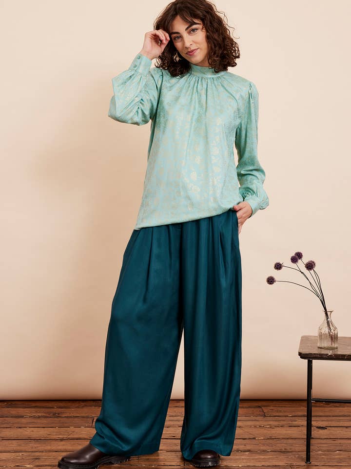 Daphne Rambling blouse in roze jacquard voor wholesale door emilyandfin