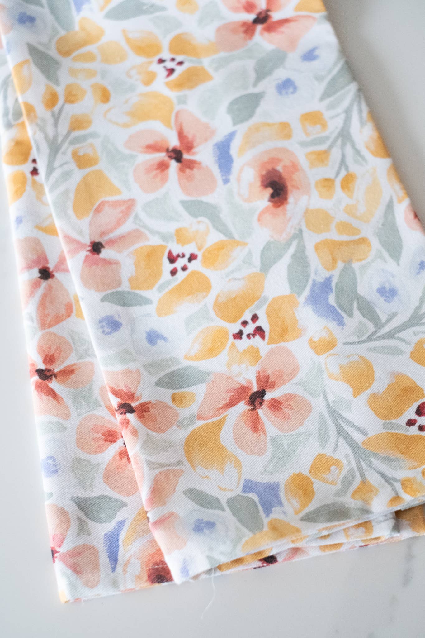 Jessica Frasz Studio – Großhandel Geschirrtücher – Küchentuch mit gelbem Blumenmuster2