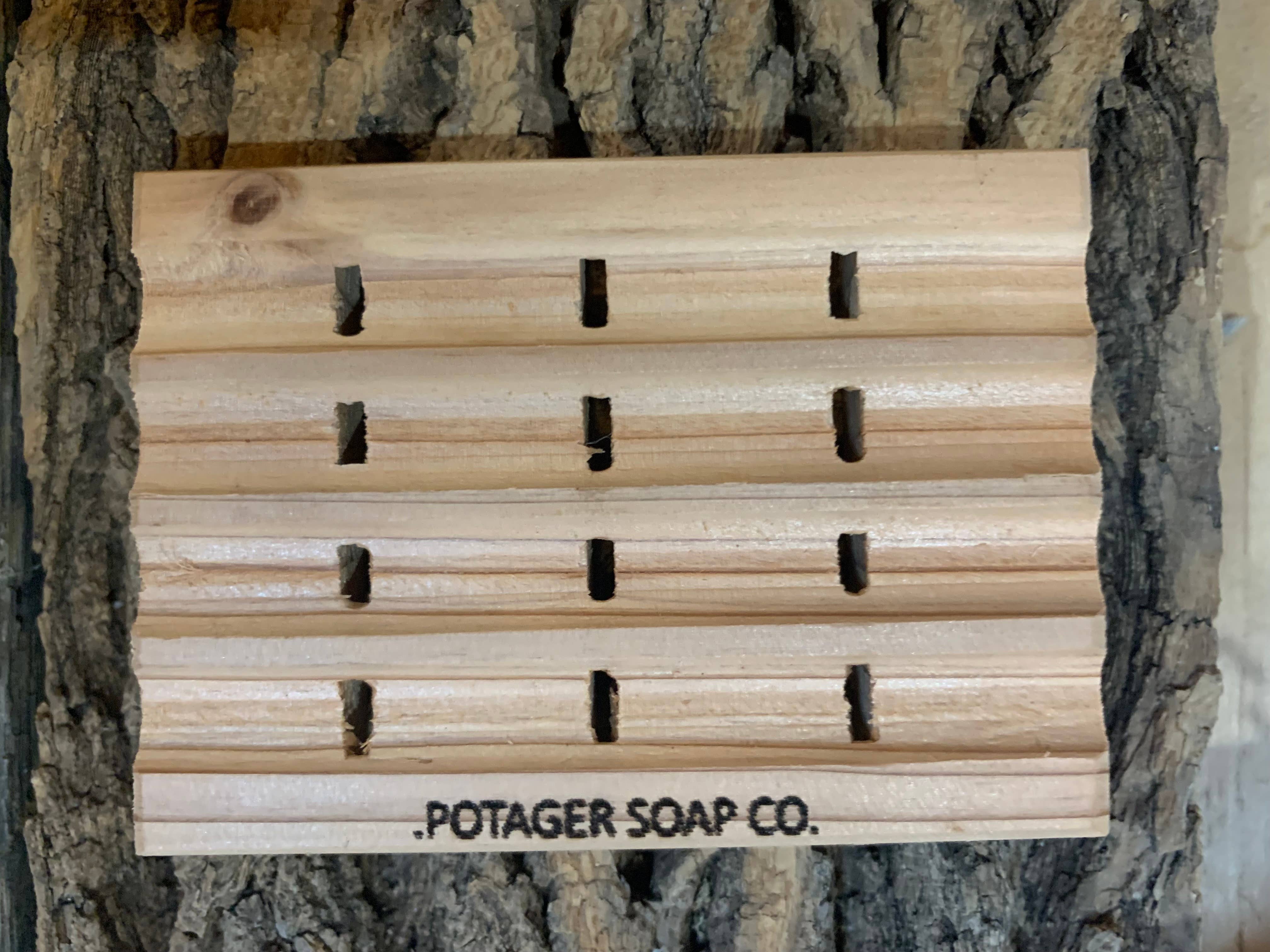 Potager Soap Company – Engroshandel Sæbeskål til bad – Cedertræ sæbeholder fra Potager Soap Co.1