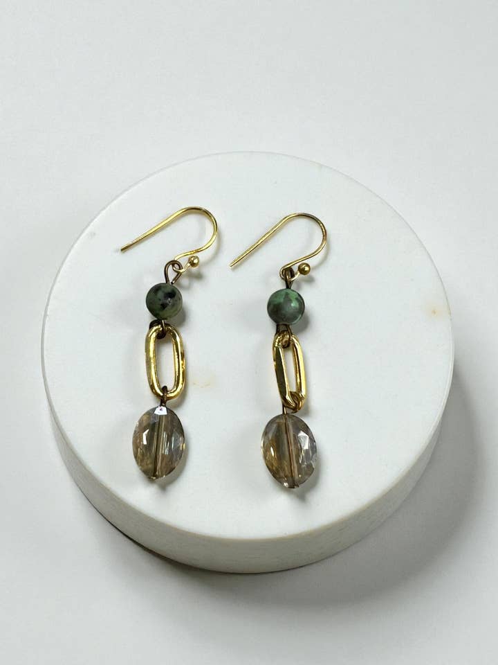 Pendiente colgante de turquesa africana Kalia con eslabón de clip de papel dorado para venta al por mayor de Ava Capri