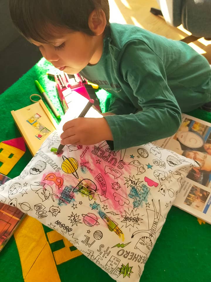 washable coloring pad with felt-tip pens for wholesale by Romy & Jim