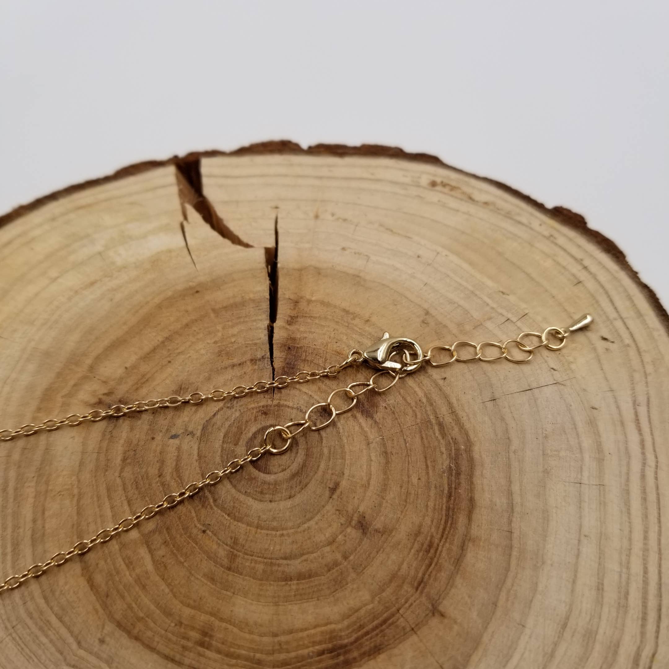 CHAKRA JEWELRY - Wholesale Halskettinghanger - Natuurlijke amethist ketting met goudvergulde halfedelsteen1