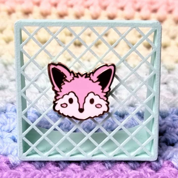Pink Fox Head Mini Pin | Vergoldeter Hartemail-Pin für den Großhandel von FuzziesArtDesigns
