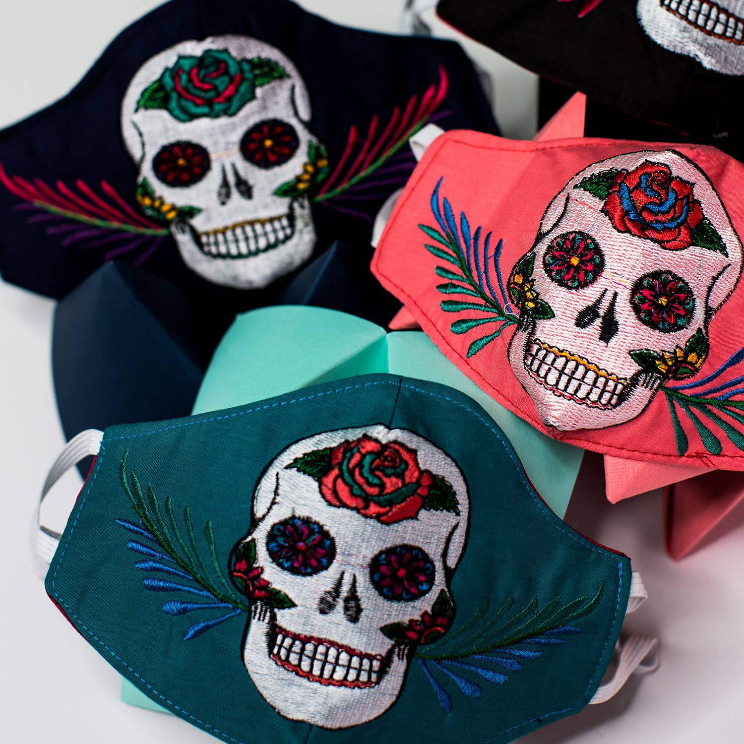 Lucia's Imports - Venta al por mayor Mascarillas desechables no quirúrgicas - Mascarilla Sugar Skull (25% de descuento)3