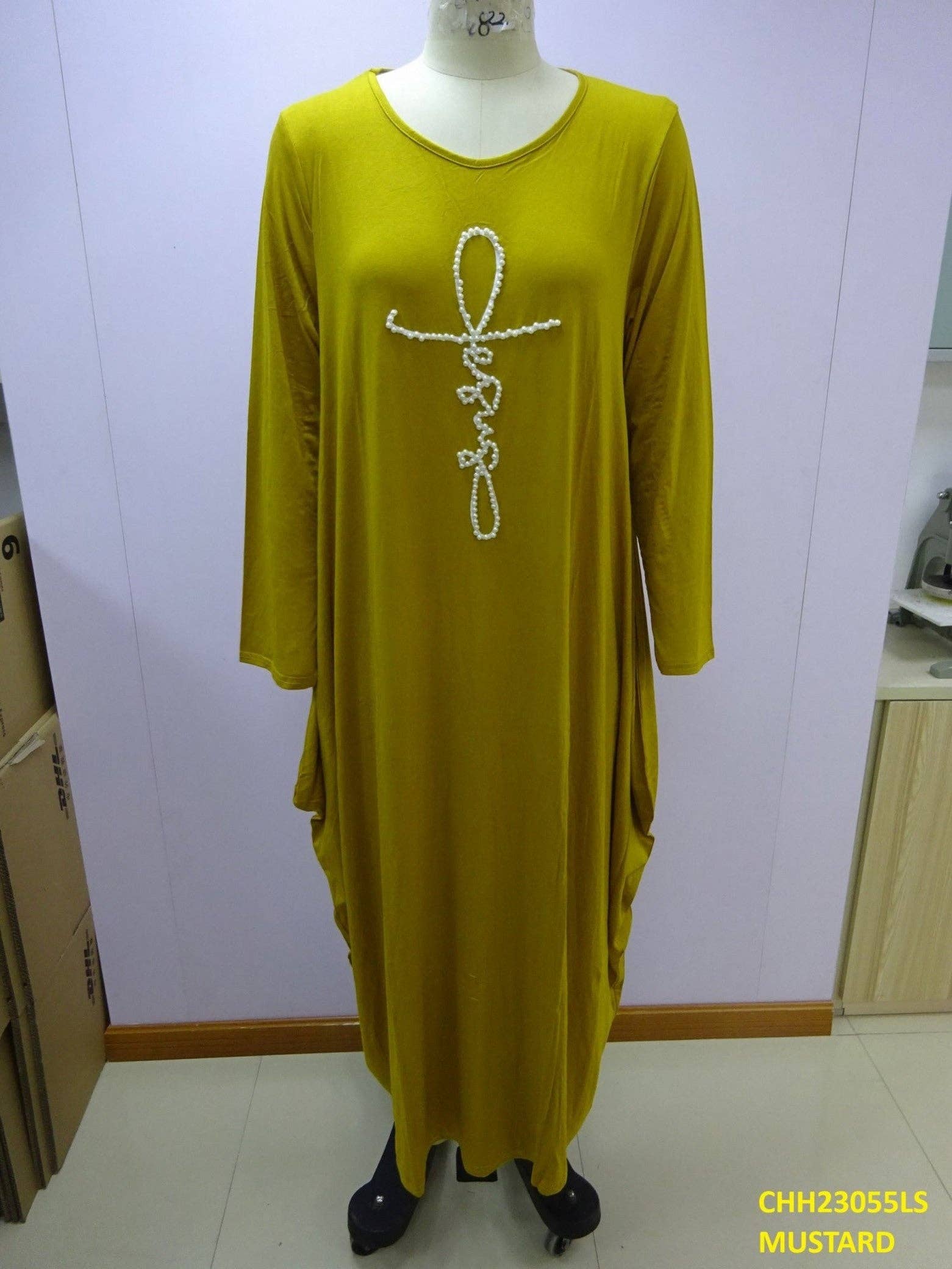 Surtido 23055 Vestido maxi elegante con perlas «JESUS» para mujer de venta al por mayor en Faire5