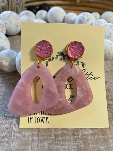 Stud Druzy en acrylique rose pour la vente par Nina’s Attic