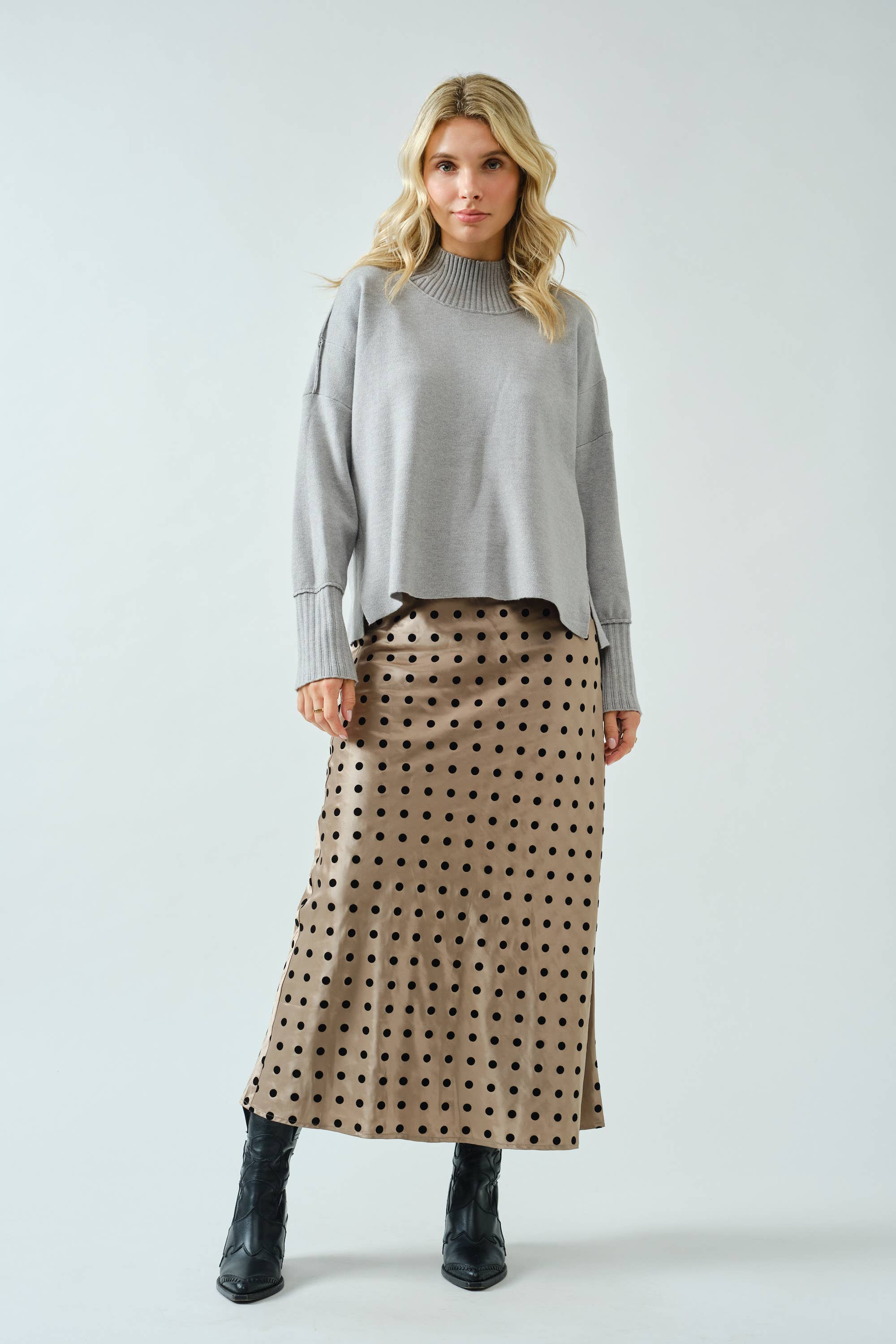 SPICE ALLEY – Saia - Mulher por atacado – SA10003S - Saia Midi de Cetim com Bolinhas5