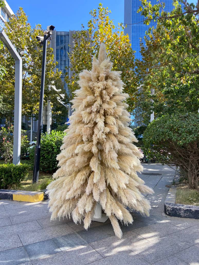 Cwpco - Wholesale Sculpture - Luxury Handmade Pampas Grass Christmas Tree Boutique Display