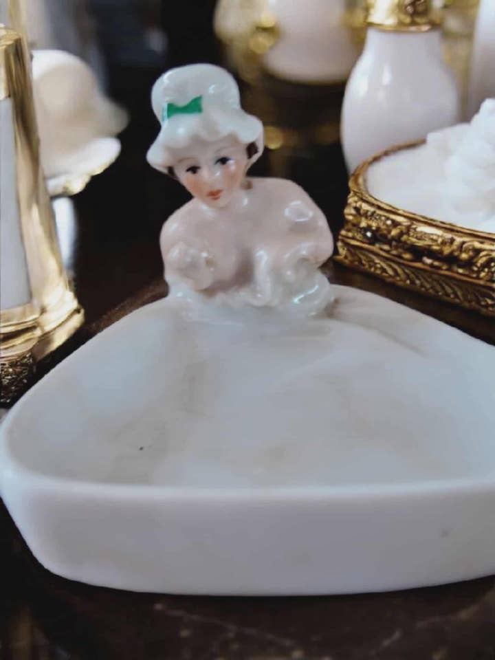 Porta-objetos Mulher Pícara Estilo Art Déco Revival por atacado de Art Déco Style