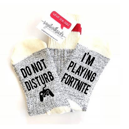 Je joue aux chaussettes Fortnite pour la vente par What She Said Creatives
