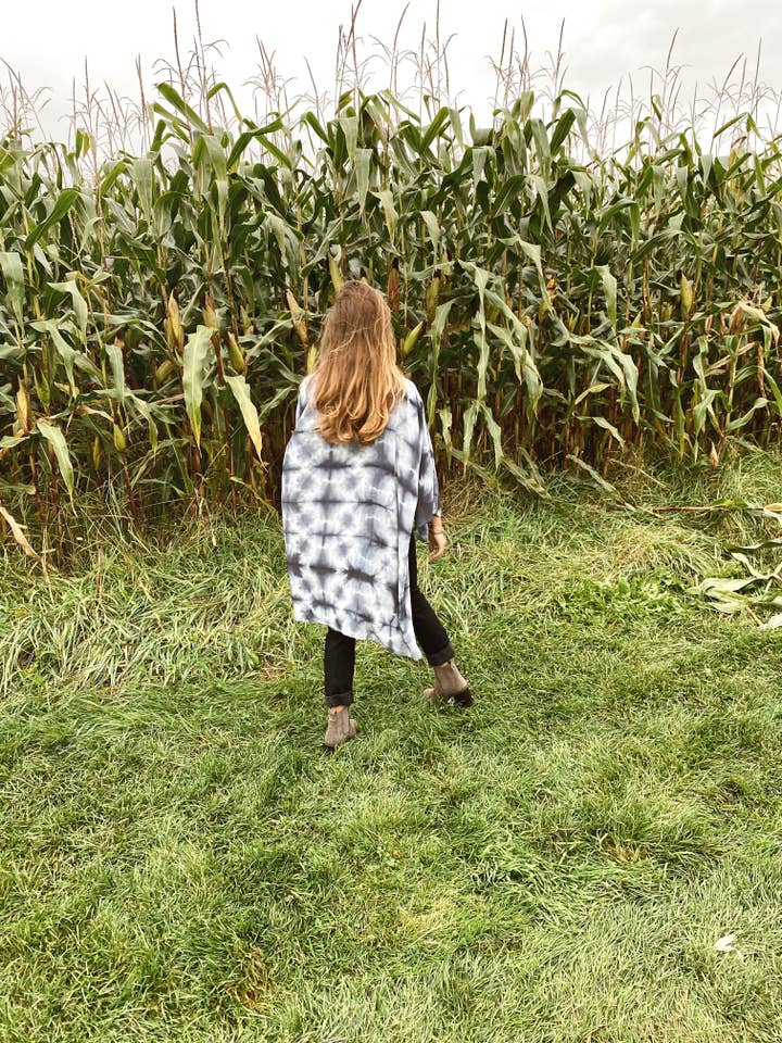 Explore Designs By Emelia Prince Ruyle – Großhandel Kimono – Damen – Stellar Silk Kimono lang handgefärbt5