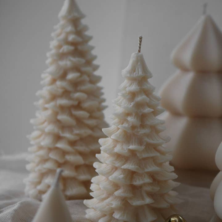 Mae Fleur - Wholesale Novelty Candle - Traditional Pine Christmas tree candle