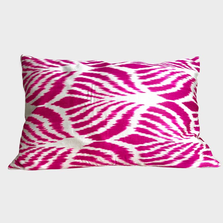 Cuscino in seta Ikat doppio lato, cuscino Ikat, Ikat Home per la vendita all'ingrosso da parte di Ikat Atelier
