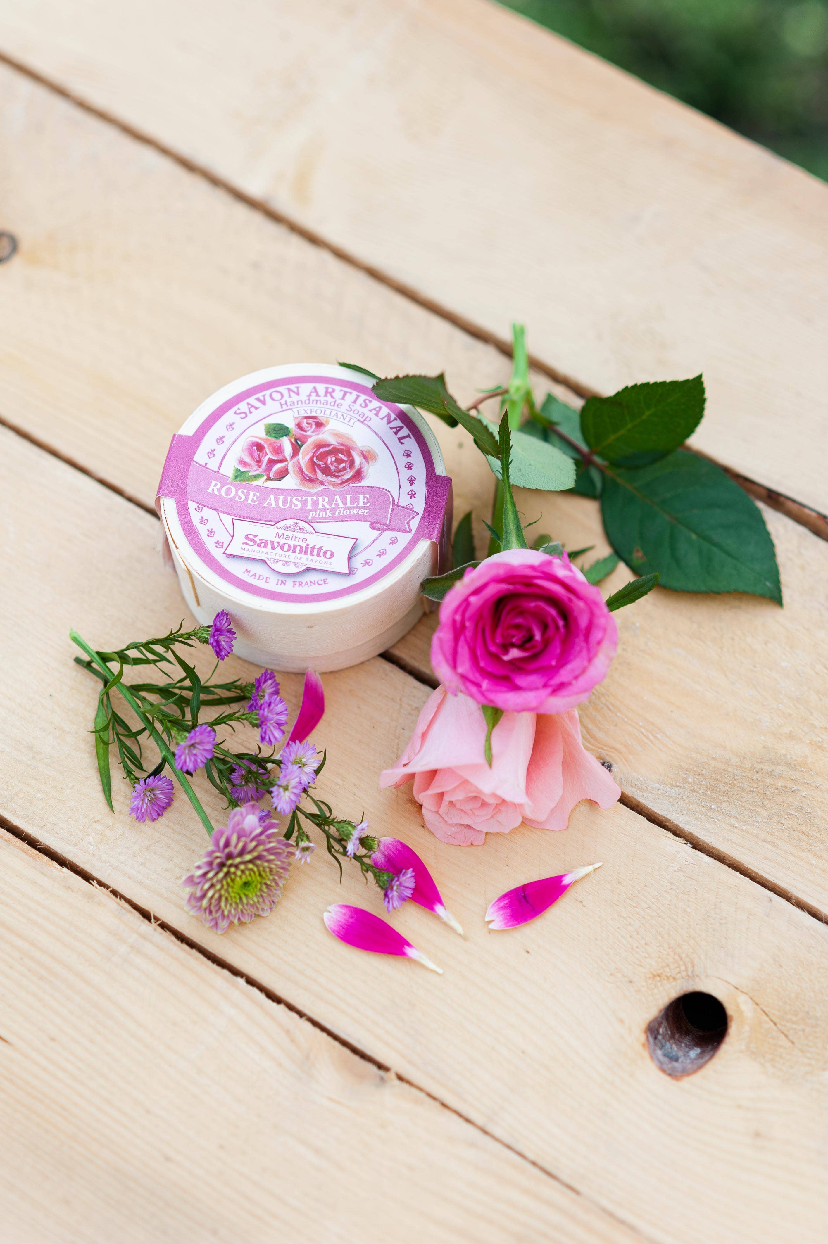 MAITRE SAVONITTO - Vendita all'ingrosso Saponette - Sapone Rosa esfoliante in Scatola di Legno 100g1