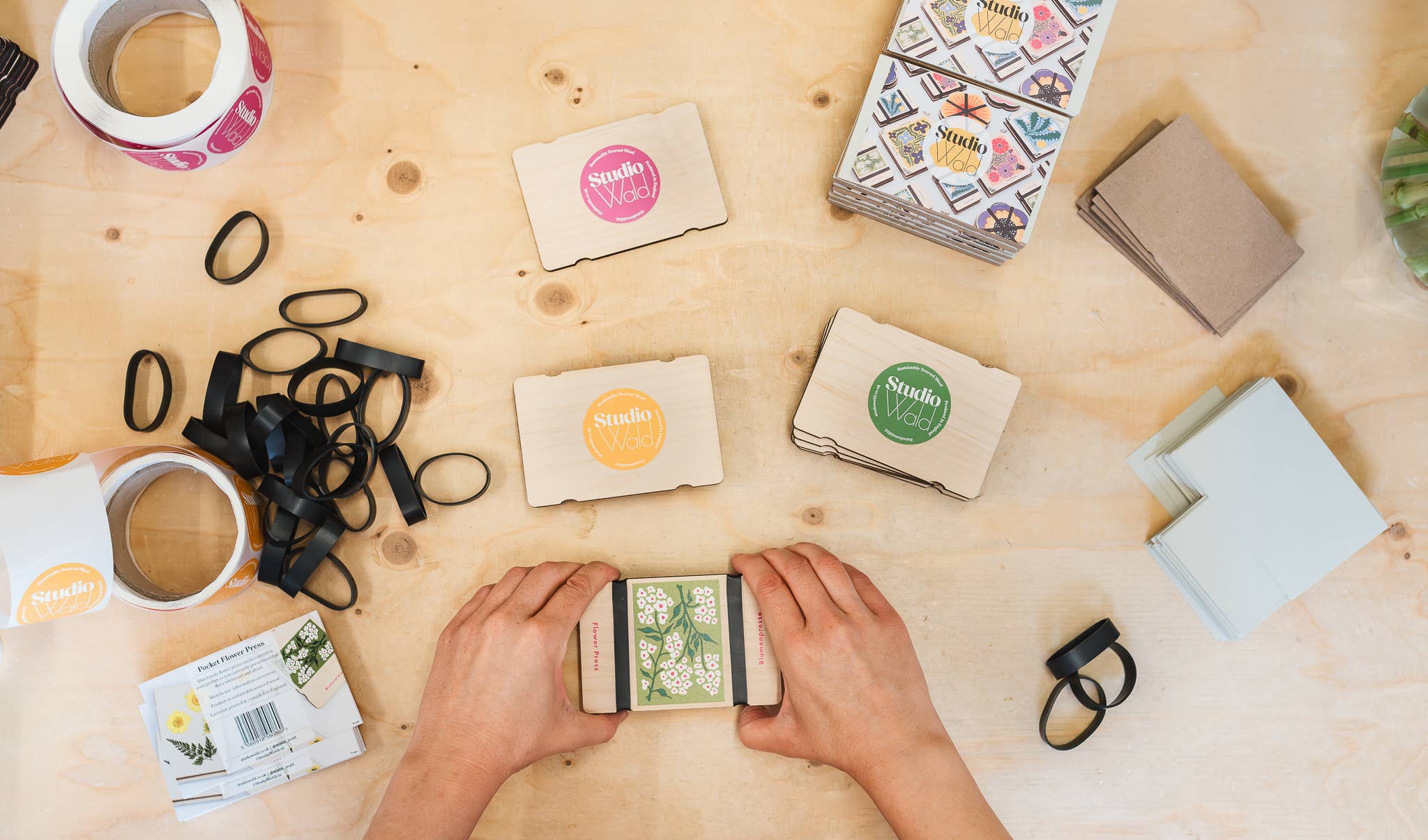 Studio Wald - UK Made - Vendita all'ingrosso Kit per lavoretti fai da te - Pressa da tasca per fiori - Non ti scordar di me6