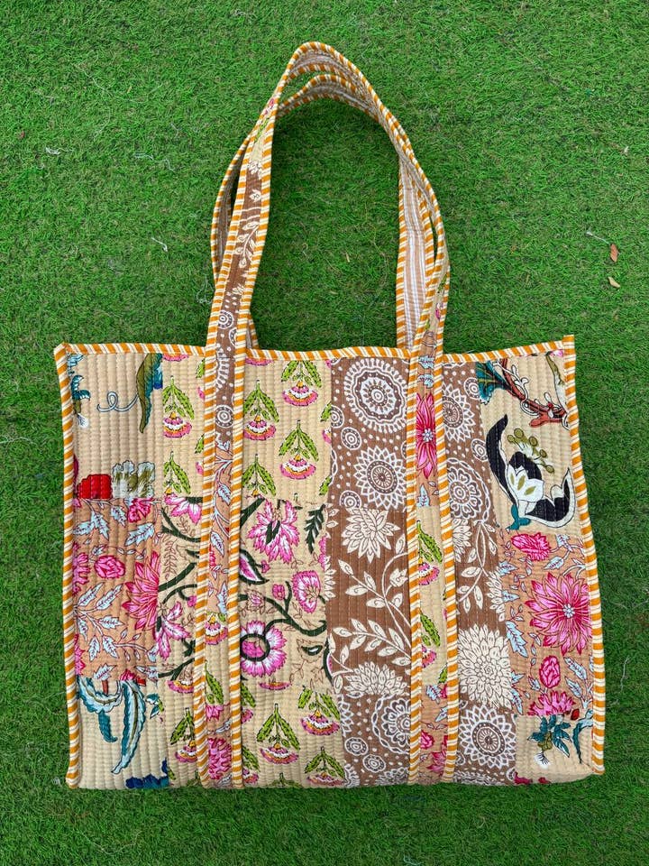 Borsa da viaggio trapuntata in cotone per donna con stampa floreale patchwork per la vendita all'ingrosso da parte di Bhawana Handicrafts