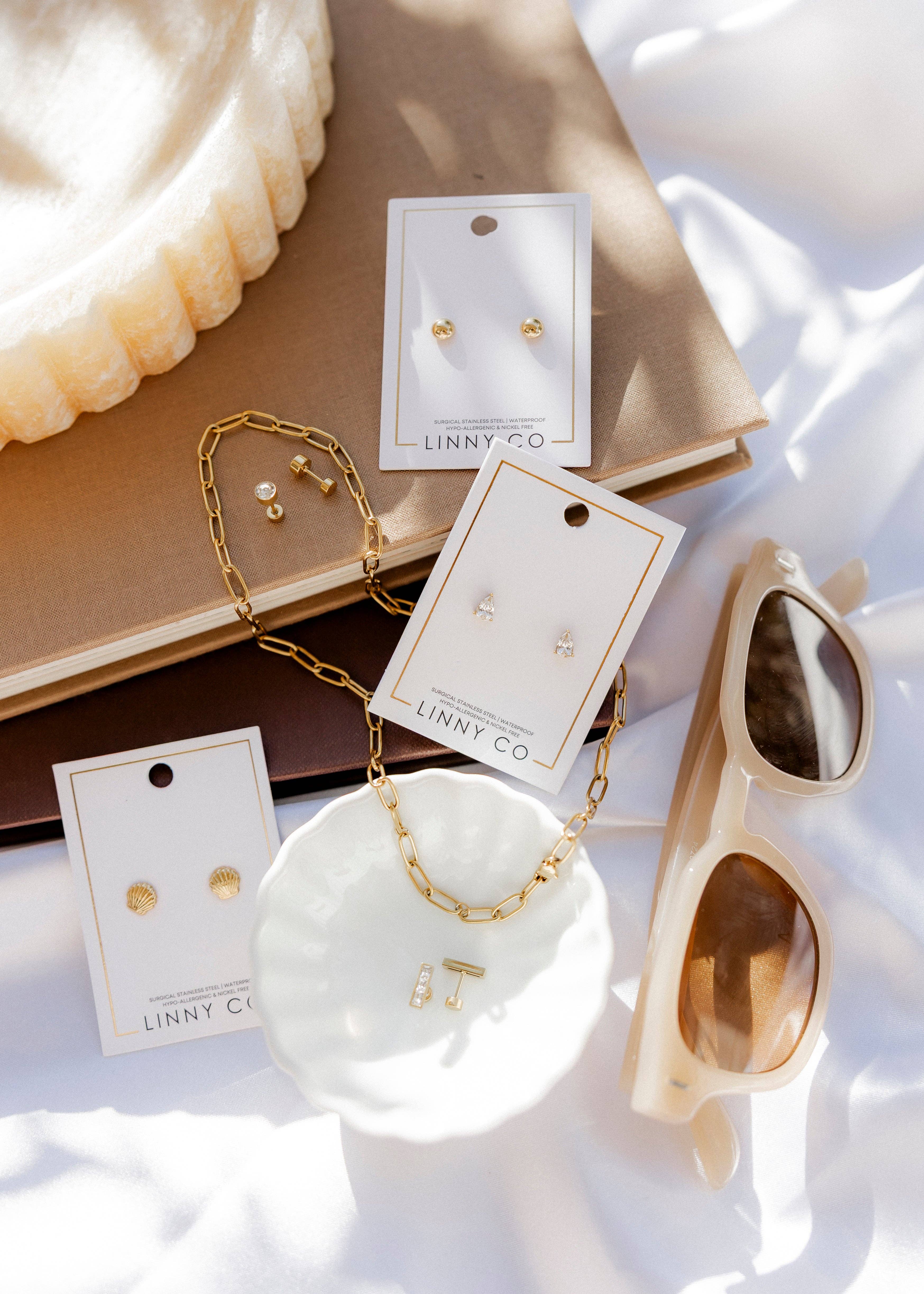 LINNY CO - Wholesale Stud/Post Earrings - Screwback Stud Earrings - Paige Pear5