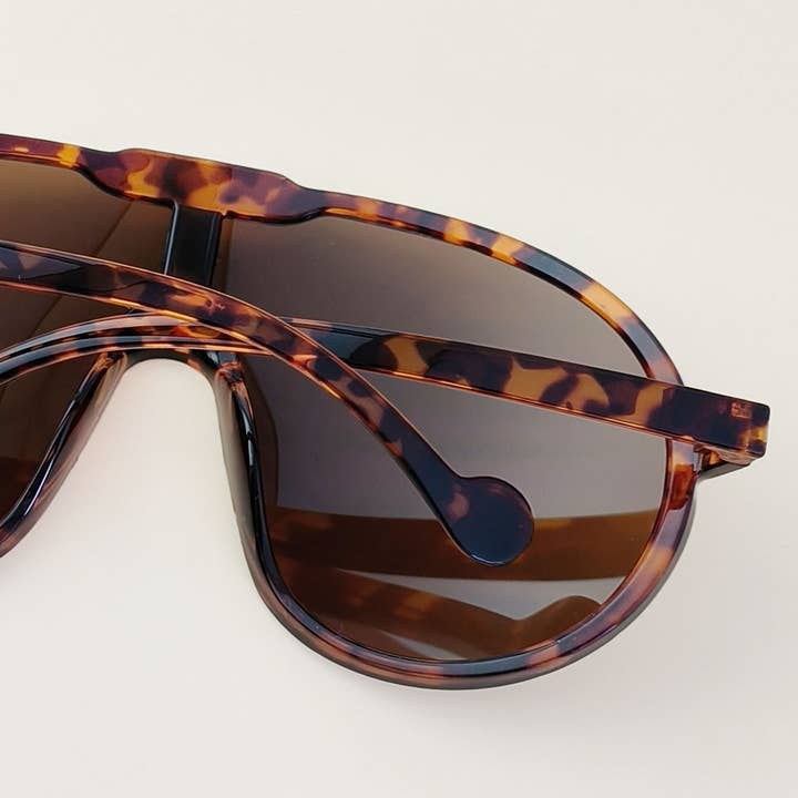 ACCITY - Wholesale Sunglasses - Women's - OVERSIZED FRAME ONE-PIECE SUNGLASSES UNISEX_CWASG02828