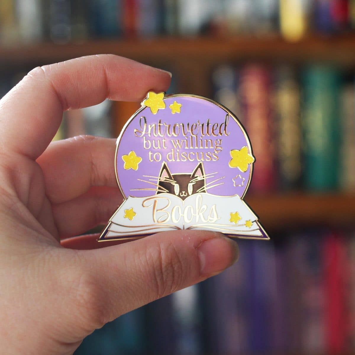 Geek and Artsy – Engroshandel Reversnål/knap – introvert, men villig til at diskutere bøger boglig emaljepin, bogelsker badge1