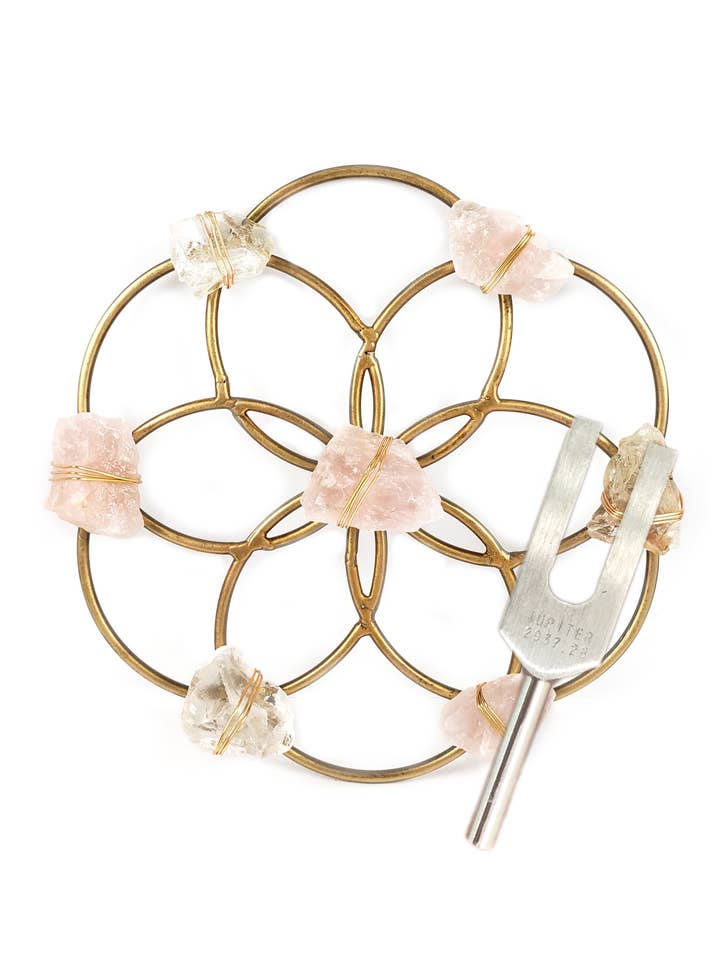 Sound Healing Set – Rose Quartz & Quartz Crystal Grid for wholesale by Ariana Ost