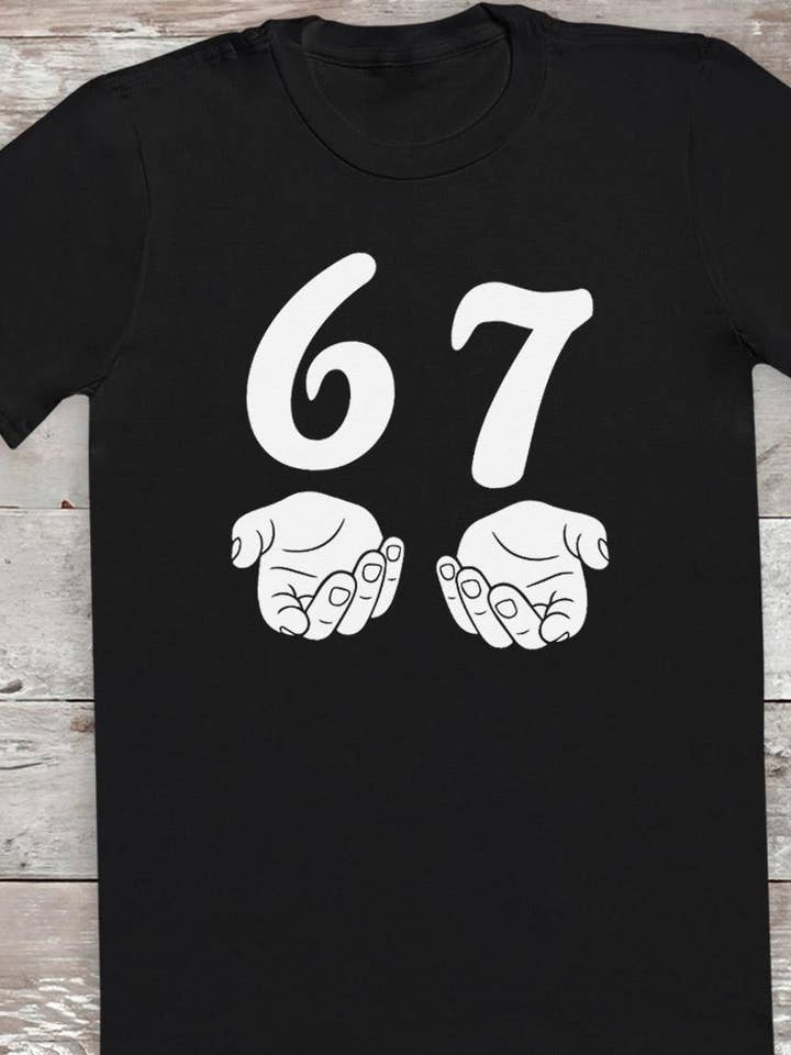 Seks Syv Ungdoms T-shirt, 6-7 Meme T-shirt, Gen Z Meme Sweatshirt for engroshandel hos SONDO DESIGN LTD